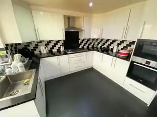44 Sutton Hall Road, photo 2