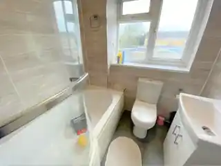 44 Sutton Hall Road, photo 4