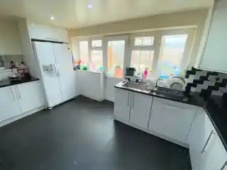 44 Sutton Hall Road, photo 3