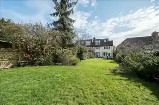 44 Woodcroft Avenue, photo 3