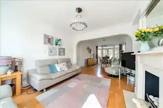 44 Woodcroft Avenue, photo 4