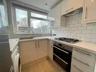 44 Wrythe Lane, photo 2