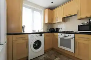 443 Greenford Road, photo 2
