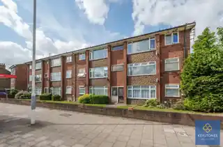 443 Rainham Road South, photo 2
