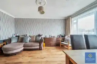 443 Rainham Road South, photo 3