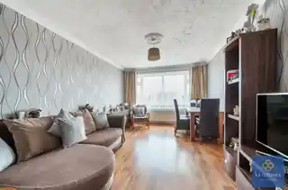 443 Rainham Road South, photo 4