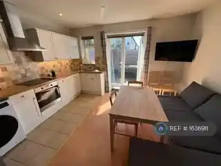 44A Sandycombe Road, photo 3