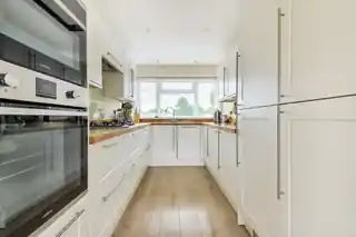 45 Ashburnham Road, photo 4