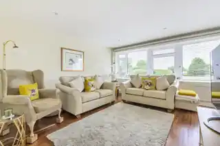 45 Ashburnham Road, photo 3