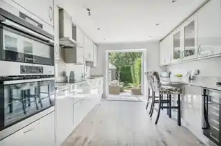 45 Carter Drive, photo 3