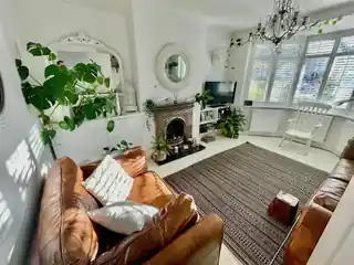 45 Castleford Avenue, photo 4