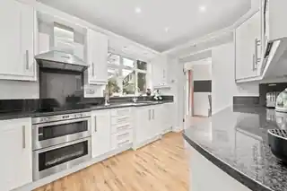 45 Courtland Avenue, photo 3