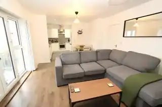 45 Hengist Way, photo 2