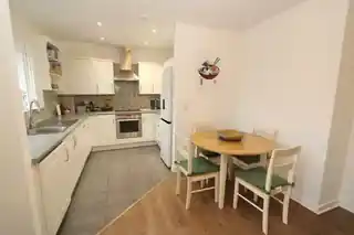 45 Hengist Way, photo 3