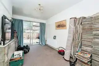 459 Uxbridge Road, photo 3