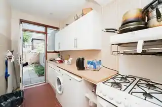 459 Uxbridge Road, photo 4