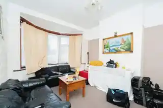 459 Uxbridge Road, photo 2