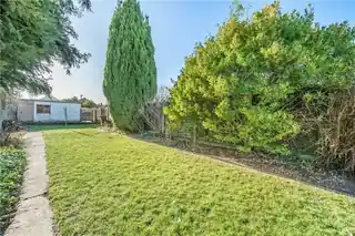 46 Axminster Crescent, photo 4