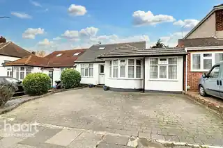 46 Basildon Avenue, photo 2