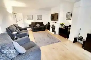 46 Basildon Avenue, photo 3