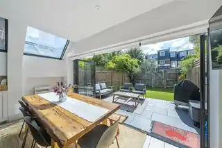 46 Beaumont Avenue, photo 3