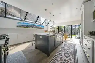 46 Beaumont Avenue, photo 4