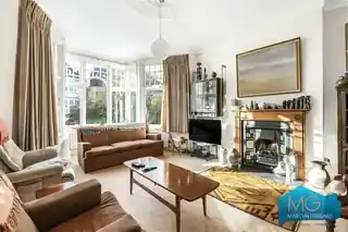 46 Church Crescent, photo 3