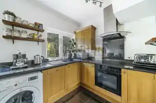 46 Clayhill Crescent, photo 2