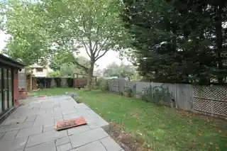46 Crothall Close, photo 3