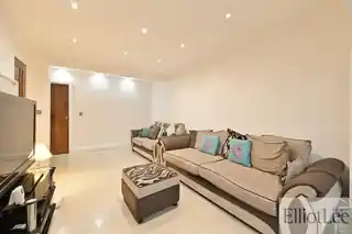 46 Daryngton Drive, photo 3