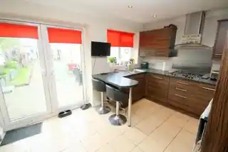 46 Ellington Road, photo 2