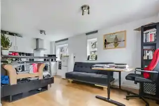 46 Garrick Drive, photo 2
