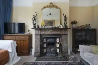 46 Knatchbull Road, photo 3