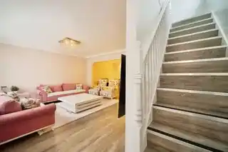 46 Northern Avenue, photo 3