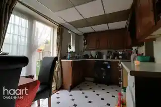 46 Rowdowns Road, photo 3