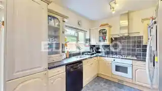 46 Thurlow Gardens, photo 4