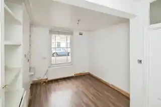 46 Tyneham Road, photo 4