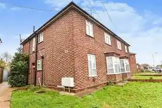 466 Rainham Road South, photo 2