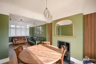 47 Aldborough Road, photo 2