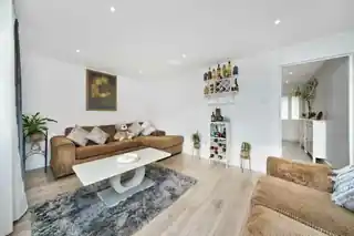 47 Crownfield Road, photo 2