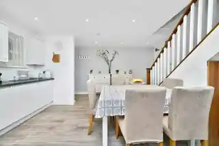 47 Crownfield Road, photo 3