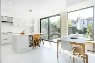 47 Fallow Court Avenue, photo 4