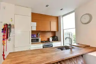 47 Middleton Avenue, photo 2
