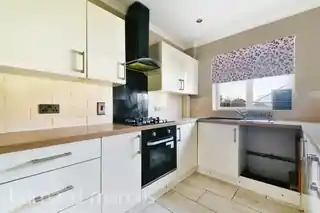 47 Orchard Way, photo 3