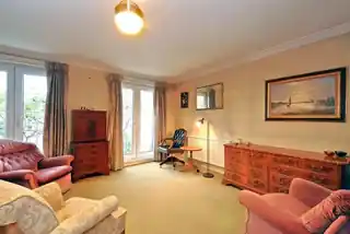 47 Selsdon Close, photo 2