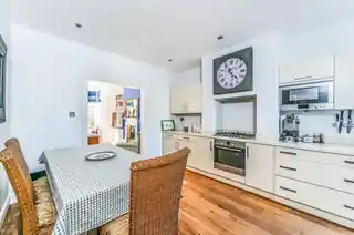 47 Sisters Avenue, photo 3