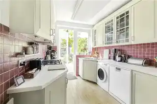 47 Southern Avenue, photo 3