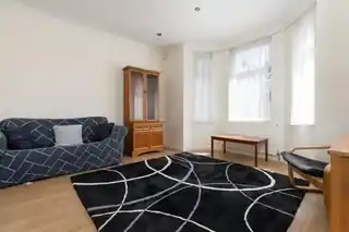 47 Warwick Road, photo 2