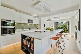47 Westbere Road, photo 2