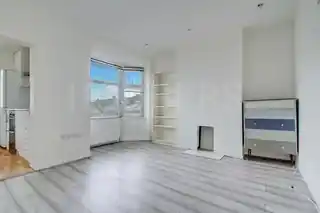 474A Neasden Lane North, photo 3